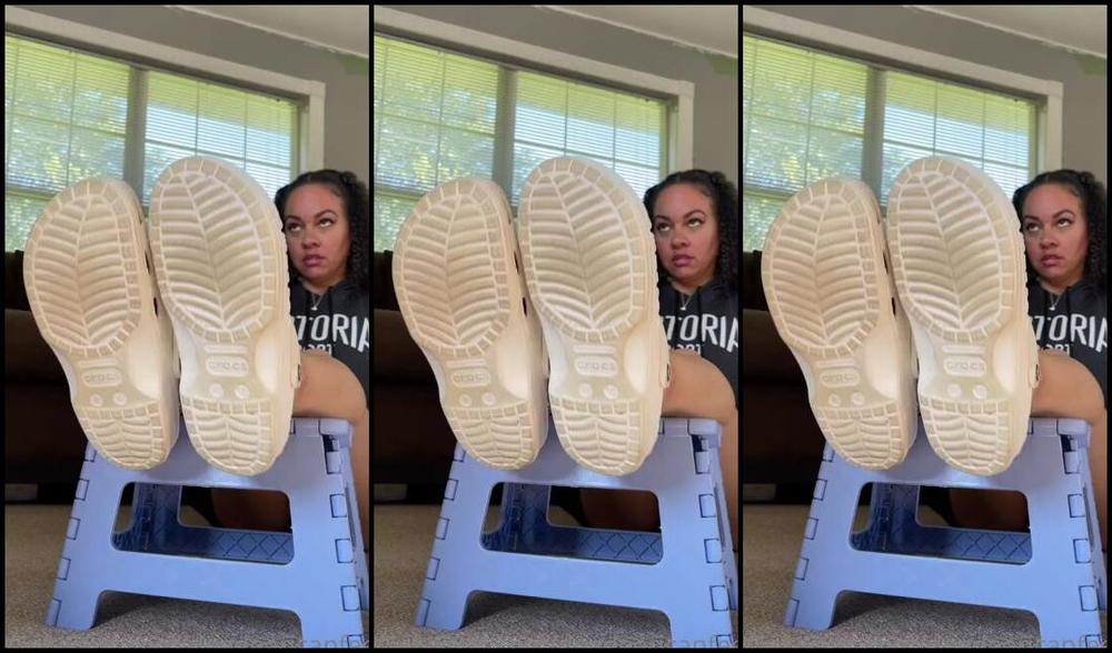 Deedeericanfeet Onlyfans As Requested Crocs Removal Tease