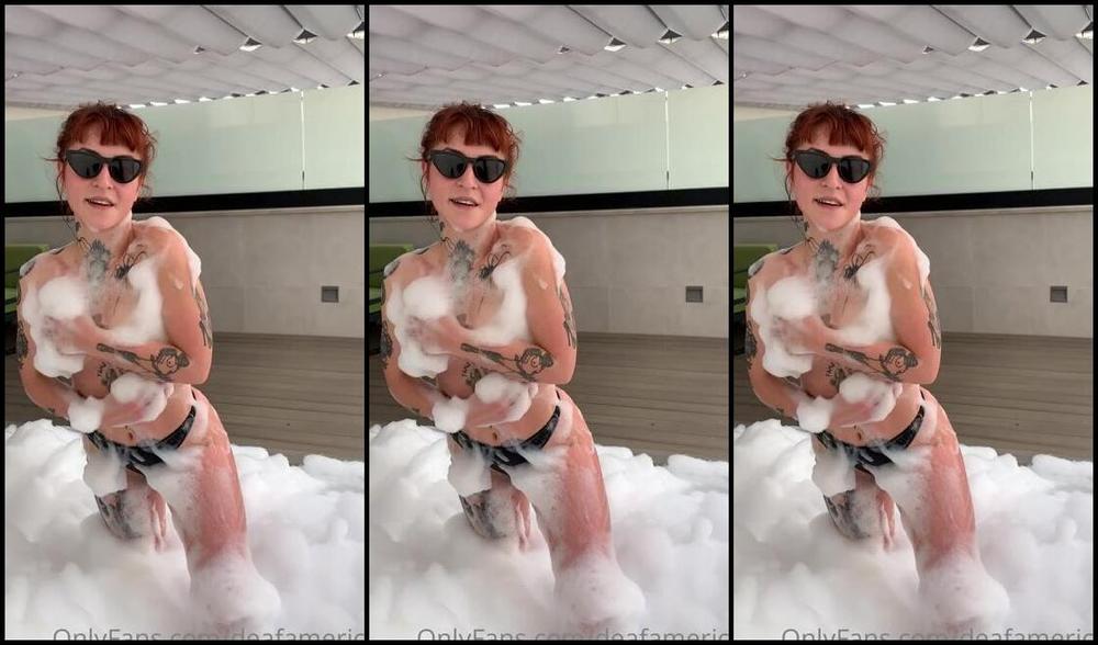 Fetish Domina Nicknamed Americafetish Onlyfans Disfrutando En El Jacuzzi La Espuma Me Cubre Todo El Cuerpo Casi Todo