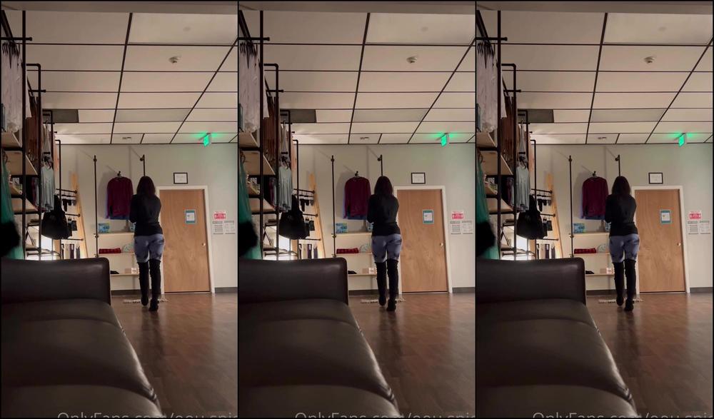 Oou Spicy 2788573408 02 27 2023 Hot Girl Walks Hot Girl Mops