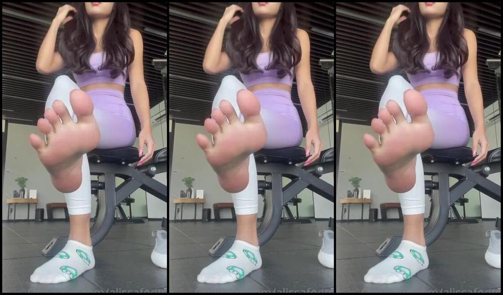 Alissafootsd Nicknamed Alissafootsd Onlyfans Socks Removal From The Gym