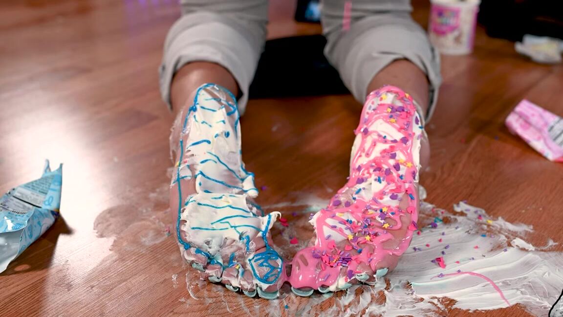 Fem Bryce Nicknamed Fembryce Onlyfans Spreading Some Sugar All Over My Soles And Toes