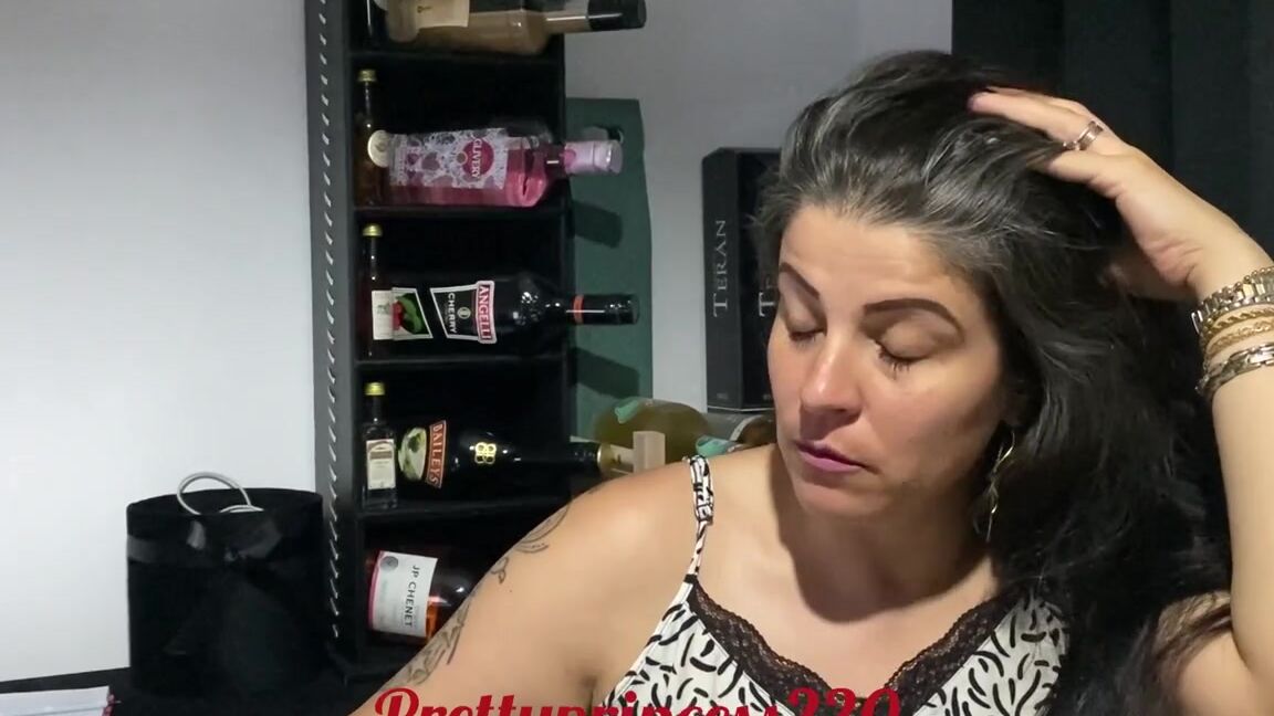 Prettyprincess220 07 01 2023 Onlyfans Video Im Eating And The Food Bothers Me In My Teeth And Also Im Erupting And Farting