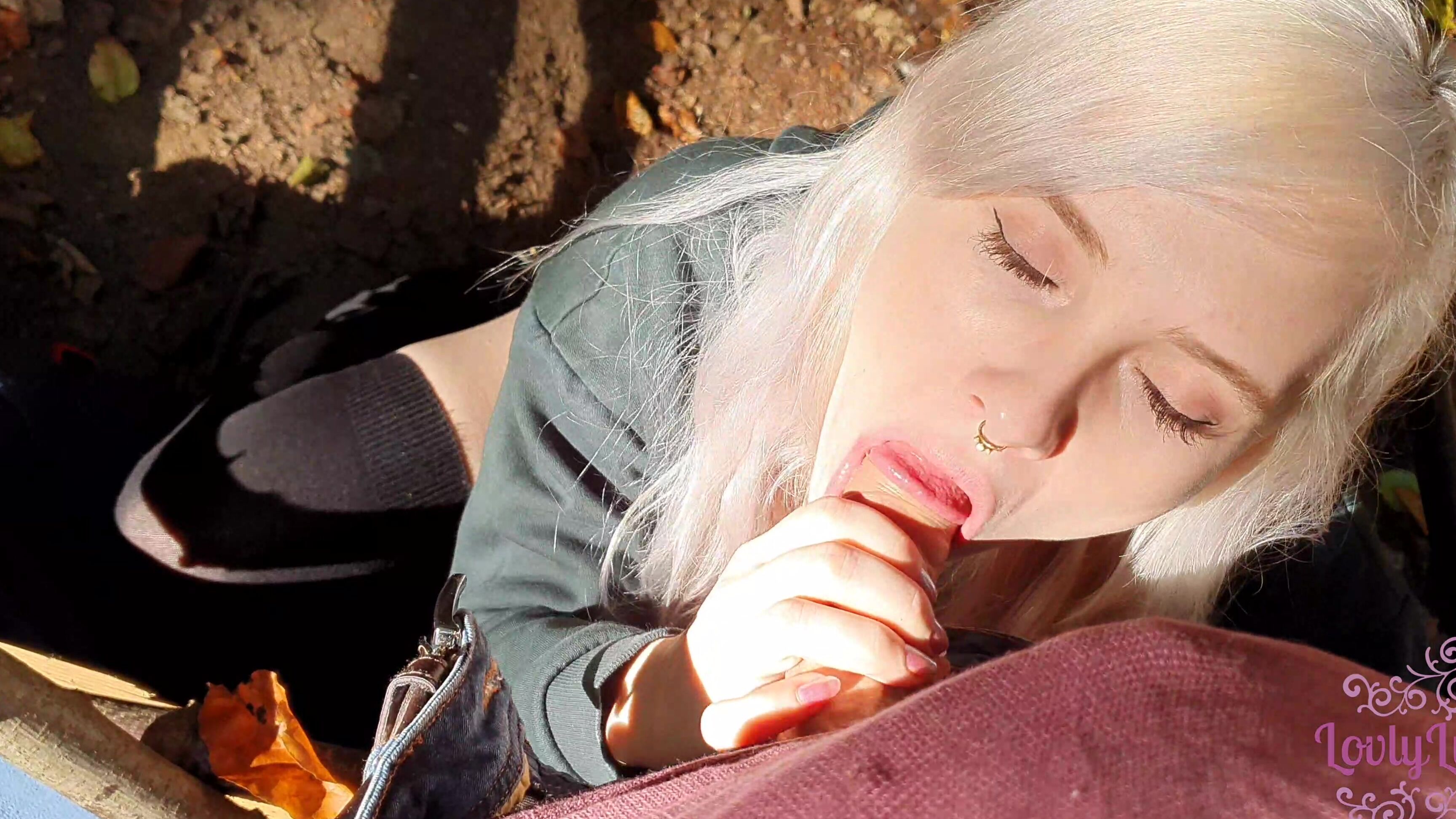 Lovlyluna Sunny Outdoor Blowjob Manyvids