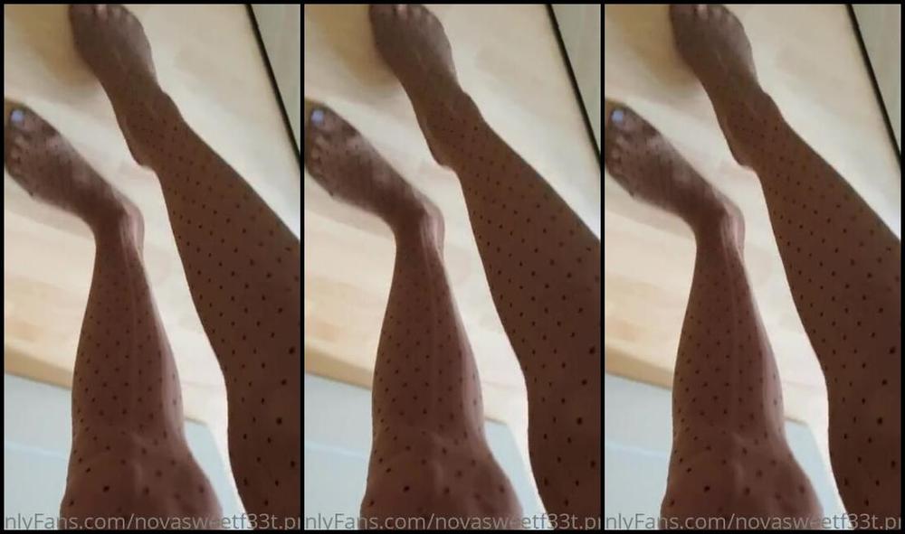 Indubiopronova Nicknamed Indubiopronova Onlyfans Watch As The Running Stitches Slowly Run Down My Legs As My Tights Slowly Unravel More