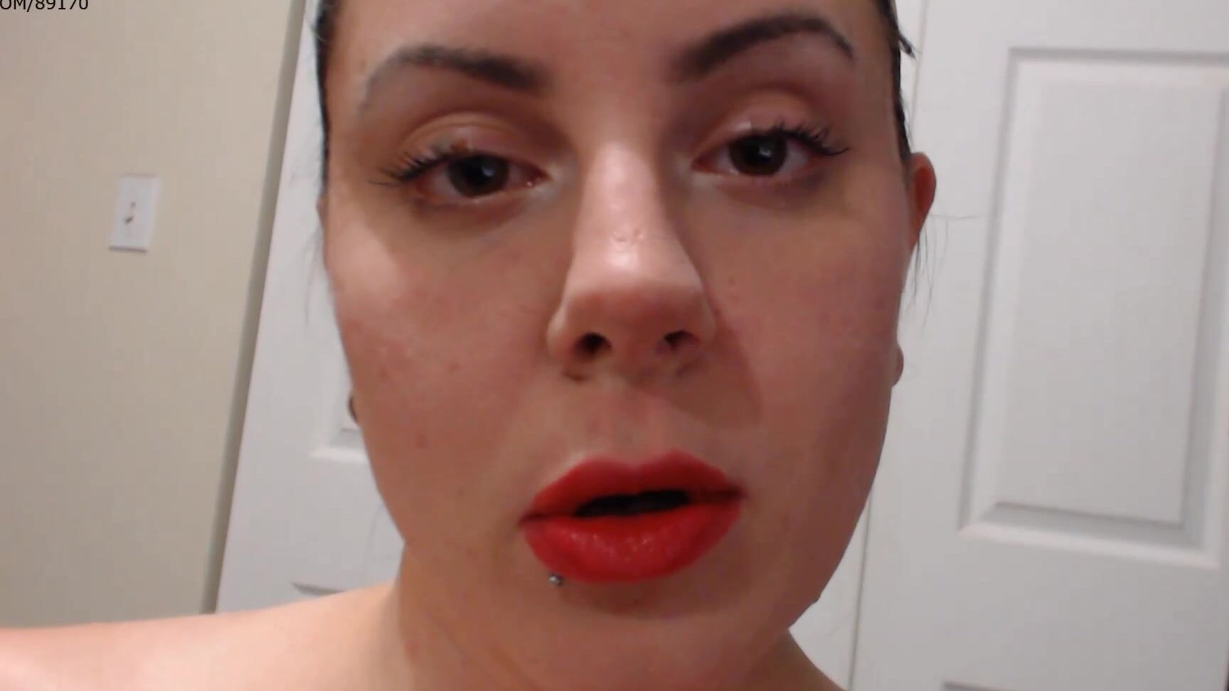 Booty U Making Shapes With My Red Lips