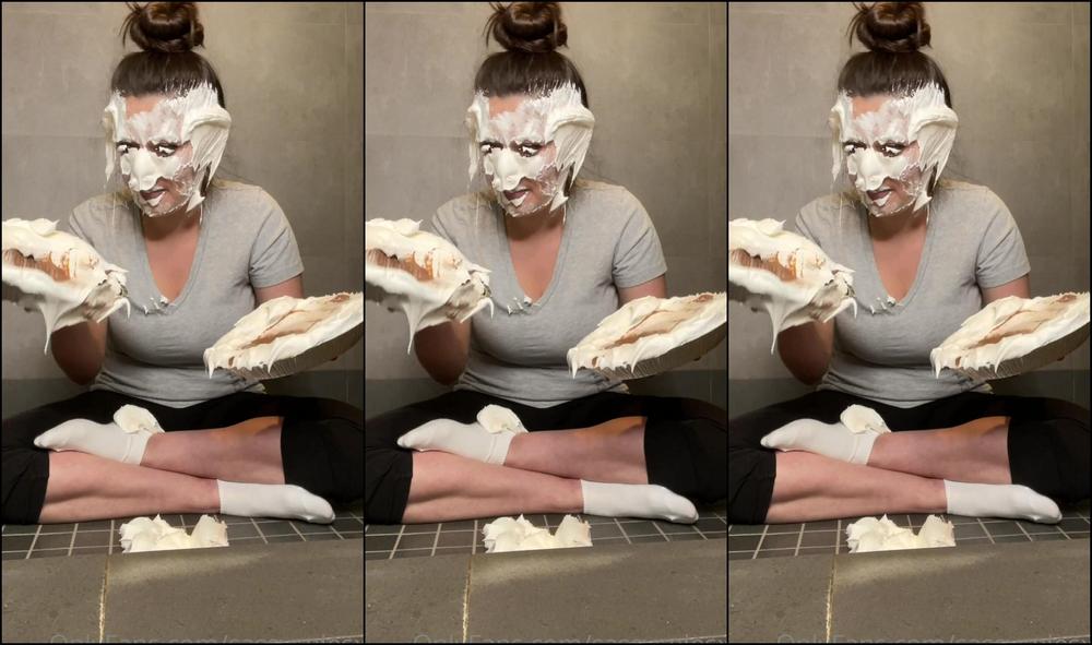 Sassysolesxo Min Of Sock Tease And Pie I Bet You Ve No Idea What I M Going To Do With The