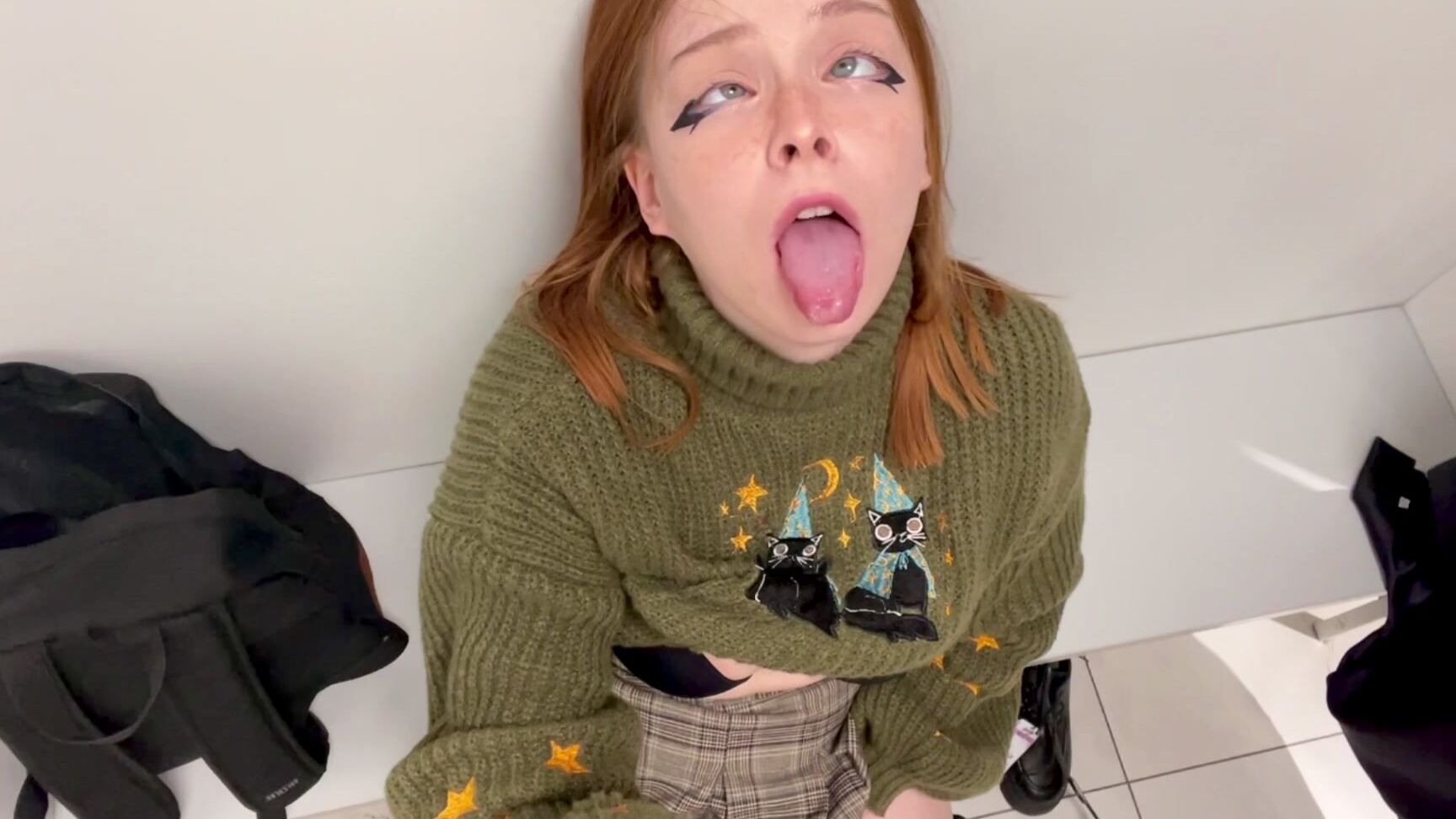Olashpeachy Risky Orgasm In Public Dresssing Room