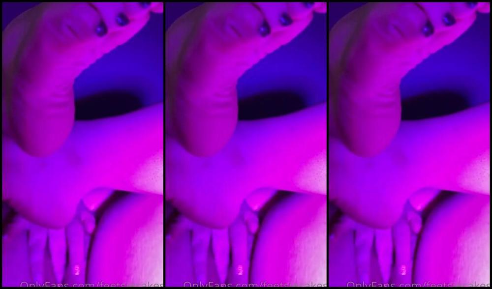 Caroline Aka Feetsiecakes Onlyfans Purple Nails Purple Lights Purple Dildo A Little Tease A Little Self Fuck And A Big Orgasm Turn