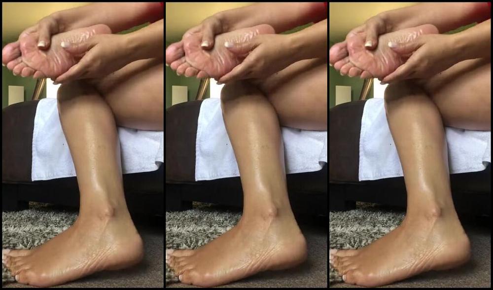 Deedeericanfeet Onlyfans Gm Help Me Add Some Oil To These Chunky Legs Guys