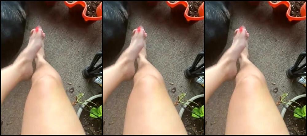 Capri Nicknamed Capritoes Onlyfans Stream Started At 11122020 0958 Pm Little Toe Wiggles And Shakes On My Balcony