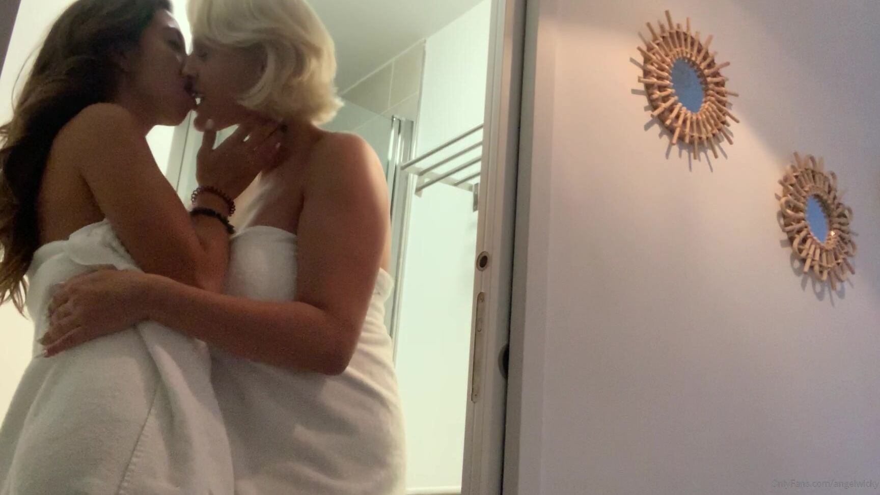 Angelwicky Spending The Evening With My Very Special Friend Frida Sante Tr V M