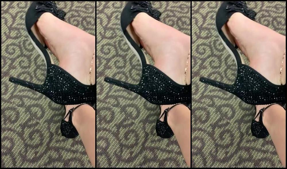 Sweetfeet2018 Nicknamed Sweetfeetfans Onlyfans Went Back To Get Them Also I M Planning On Taking You Guys Shoe Shopping With Me Is That Someth 1