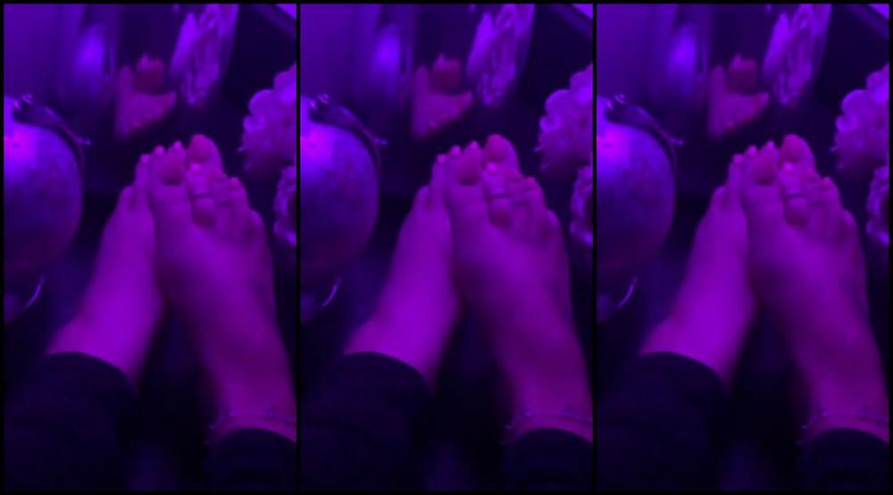 Footsiegalore Onlyfans No Idea What To Caption This One Lh