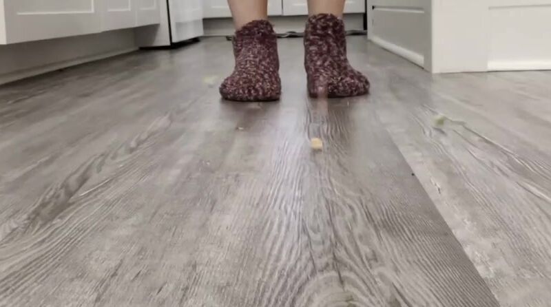 Ivy S Feet Nicknamed Footivy Foot Fetish 05 25 2022 Onlyfans Video Cereal Crush In My Fuzzy Socks