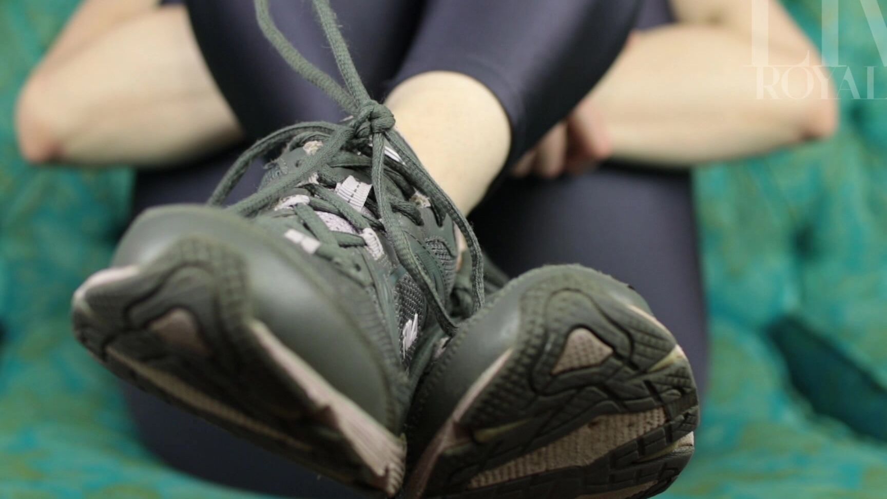 Livroyale Worship My Smelly Sneakers