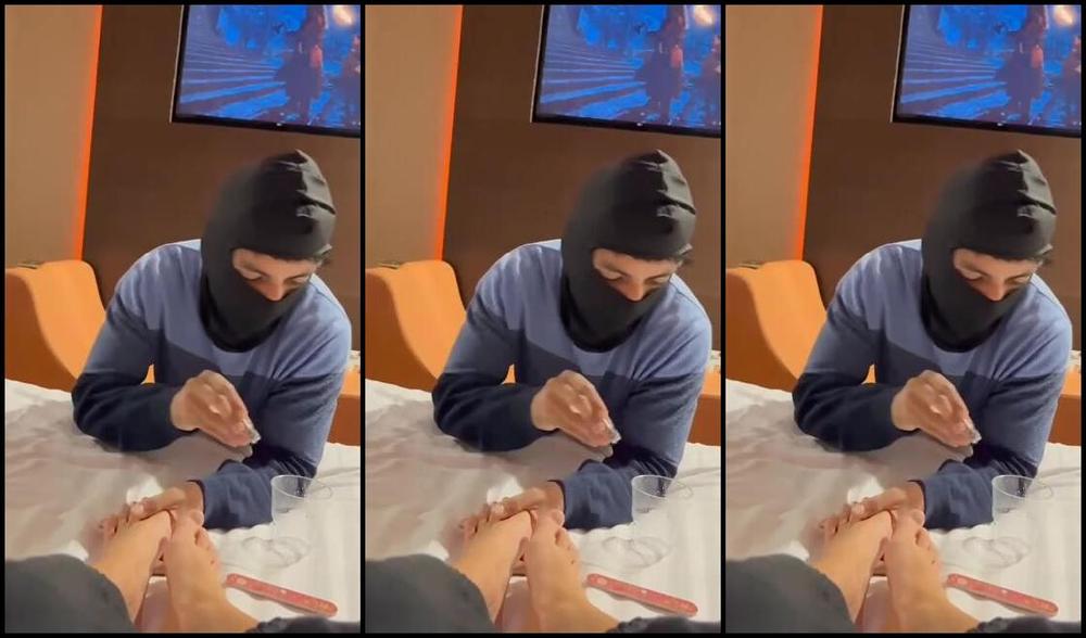 Deaveronica01 Onlyfans Guess Who Is Eating These Nails