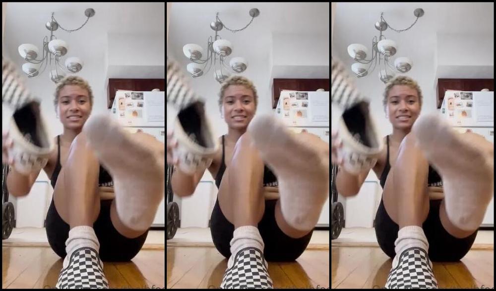 Thelbfeet Nicknamed Thelbfeet Onlyfans I Love Teasing You With These Sweaty Stinky Feet After The Gym Watching You Squirm From