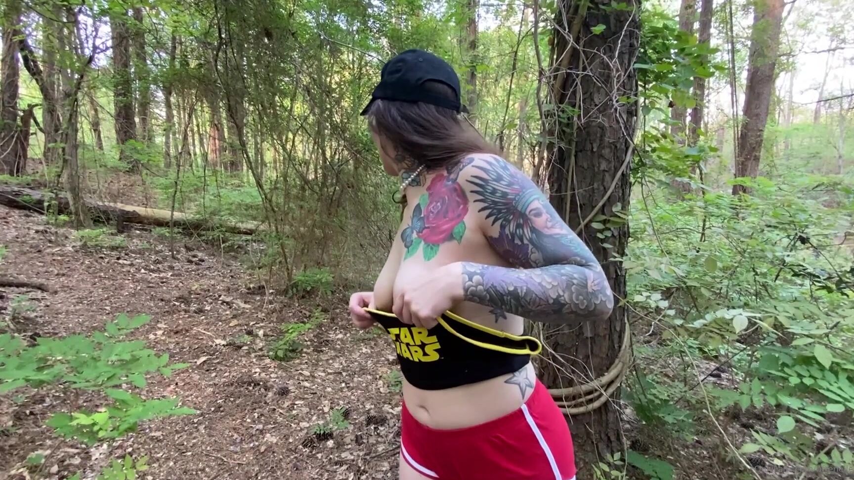 oftenelle-06-04-2020-217550291-full-video-went-on-a-walk-today-and-wanted-to-get-nasty-in-the-woods.-here-s-a-6-minute-