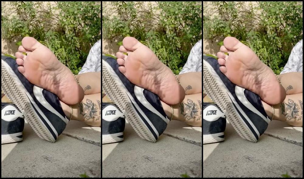 Servingbarefeet Aka Servingfet Onlyfans Wake Up And Enjoy The Sunshine Soles