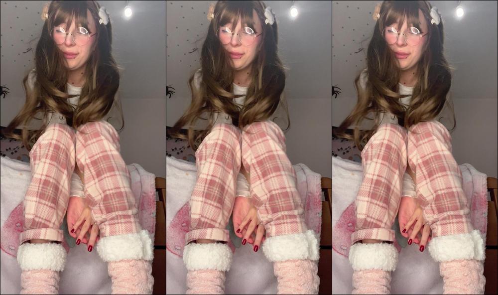 Cutielanalova Cutie Pee In Front Of You