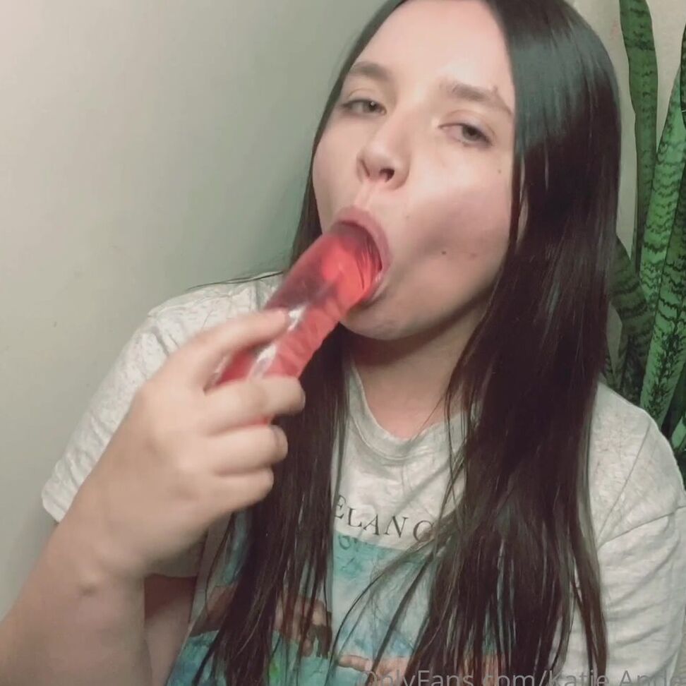 katieandrosevip-26-05-2020-361487884-having-a-little-fun-with-my-new-toy