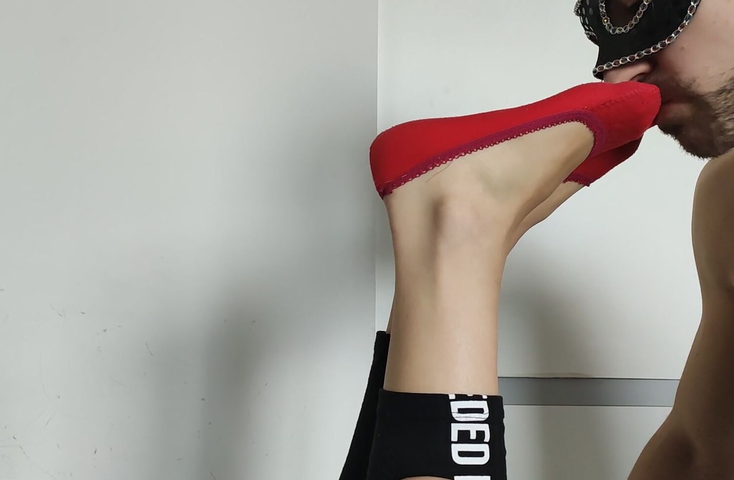 Fitfeetlovers I M Lying Down And Suddenly My Fianc Smells My Feet