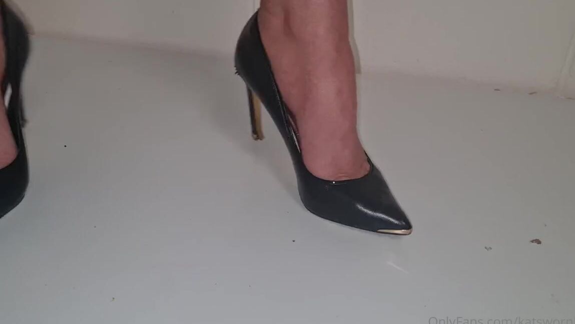 Kats Worn Heels Nicknamed Katswornheels Onlyfans One For The Well Worn And Nail Heel Fans Im Wearing My Well Worn Ted Baker