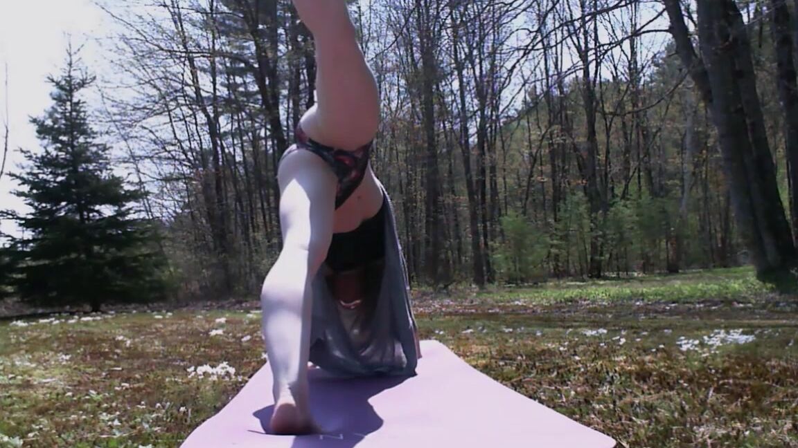 Butt Plug, Exercise, Outdoors, Petite, Redhead kennedy cinders sneaky plugged yoga ManyVids