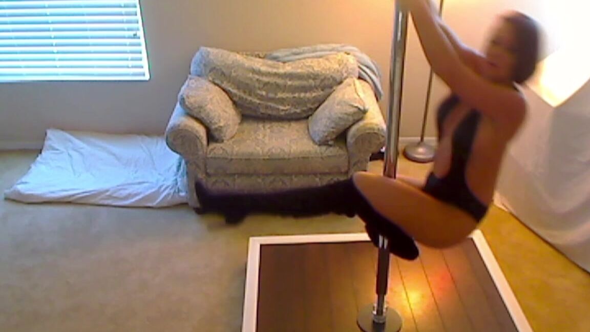 Lauranvickers Pole Dance And Tease