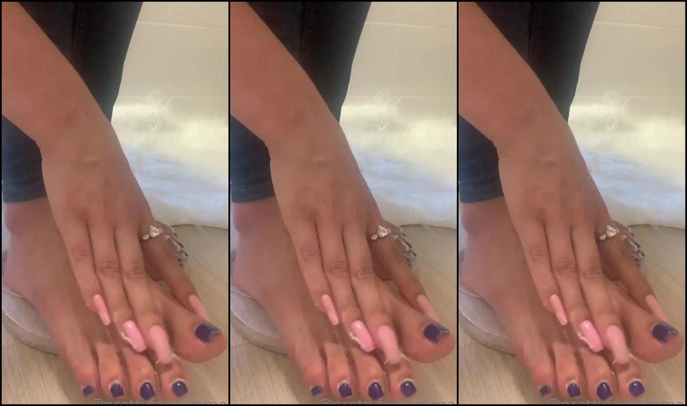 Prettyfeetemmaa White Flip Flop Dangle Another Two Videos Coming Your Way I Would Keep An Eye Out F