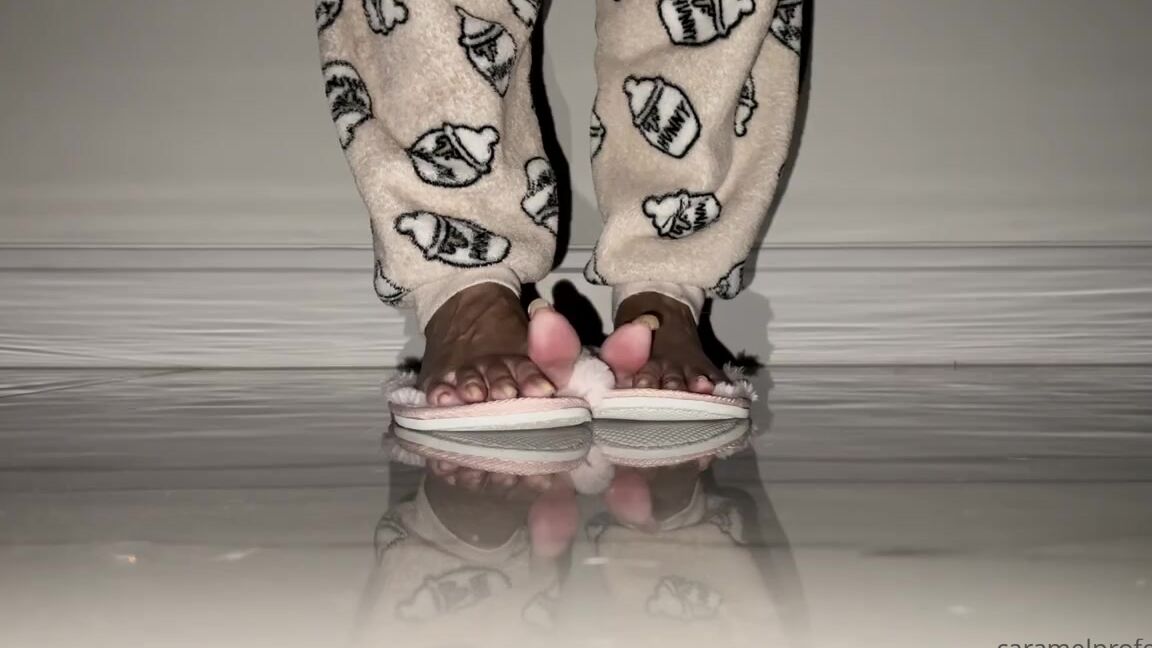 Puja Nicknamed Caramelprofessor Onlyfans It S Christmas Eve