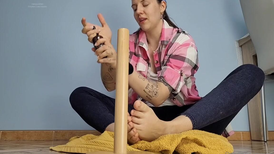 Masmr Onlyfans 7June Oily Feet Caressing The Wooden Stick You Can Call It Simulation Of Fj If You Wanna Jp