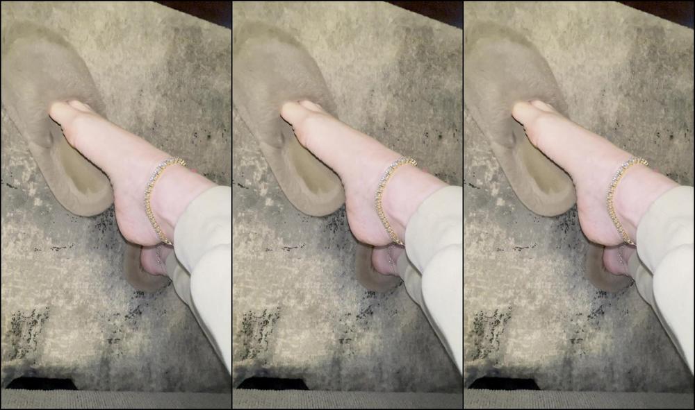 Goddessfendi 3194473650 02 08 2024 Lil Break From Laundry To Tease My Favorite Fans