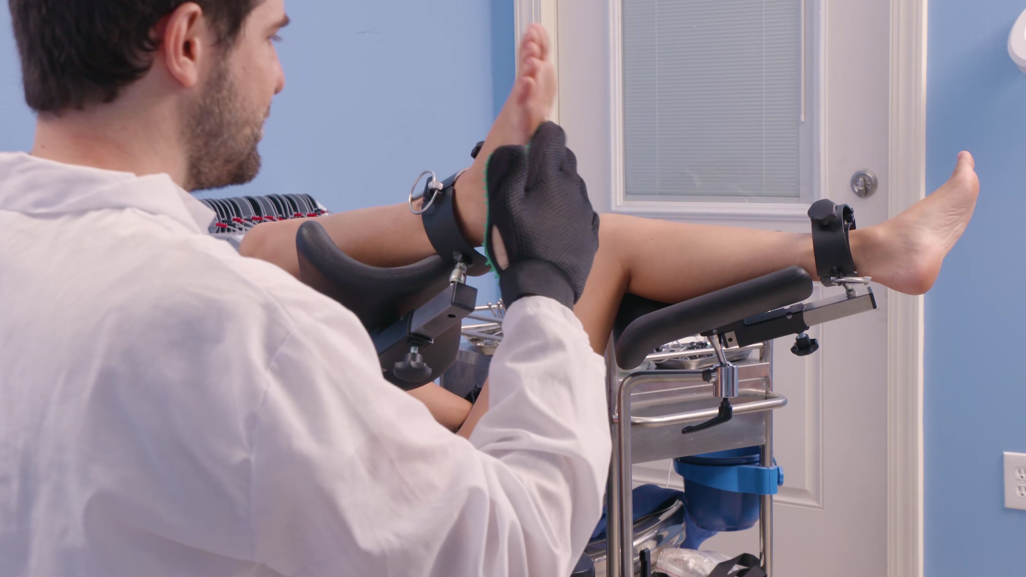 "LilMizUnique" Foot Tickling, Medical Clinic, Medical Fetish, Foot Fetish, Laughing LilMizUnique tickled at gynecologist SiteRip