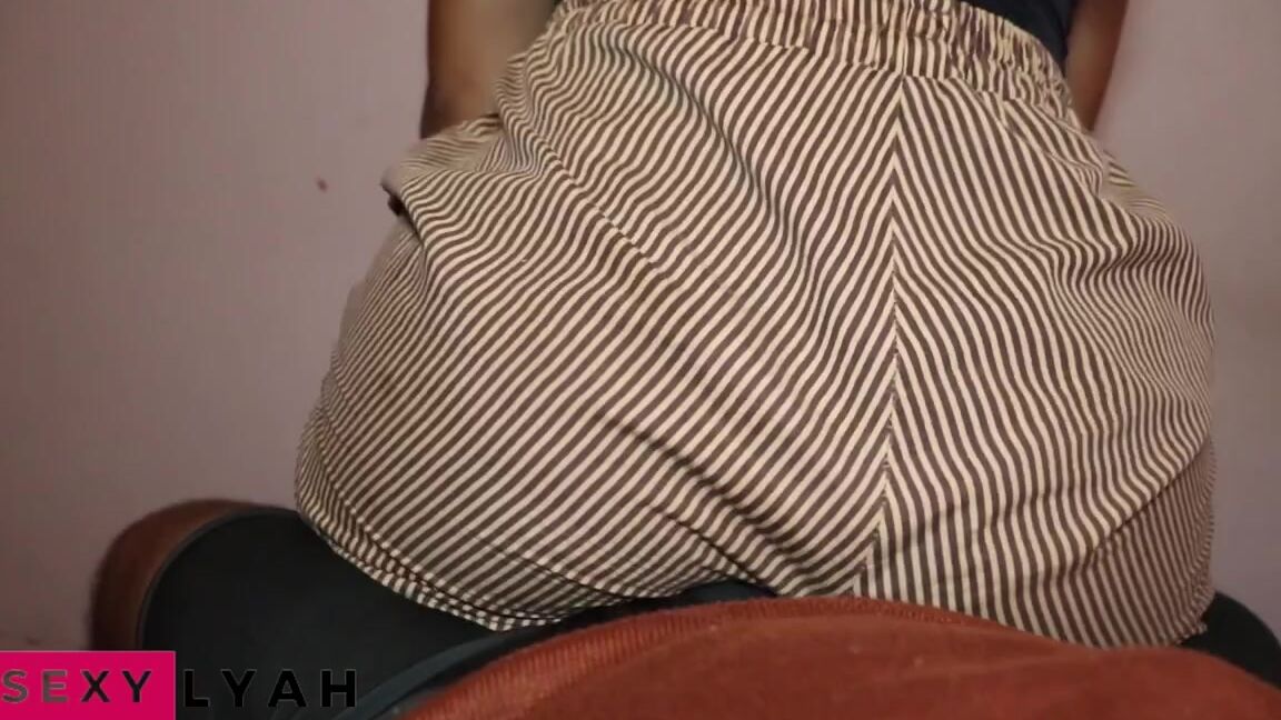 Sexylyah Nicknamed Sexylyah Onlyfans Сидеть На Лапе И Танцевать В Шортах 8I5