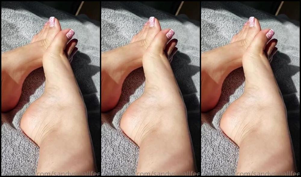 Mica Sandy Nicknamed Sandysmallfeet Onlyfans Sun Bath For My Sexy Toes