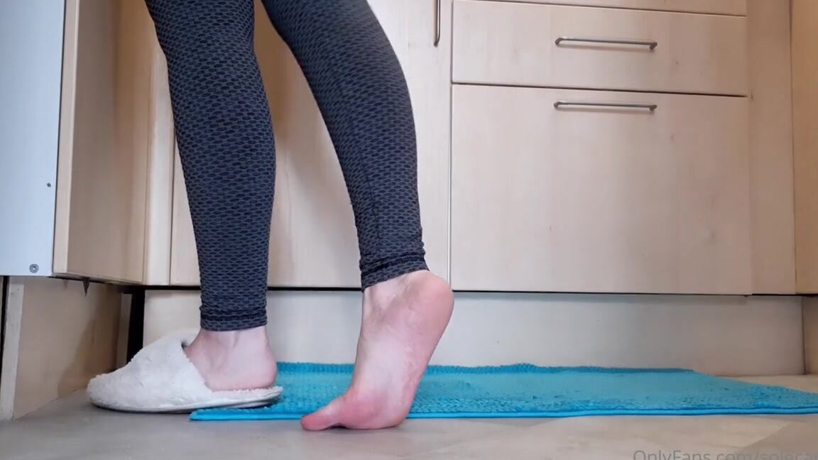 Greatbritishfeet Aka Solecatcher Onlyfans Watch A Milf At Work Cooking And Cleaning In Tight Leggings And Slippers Greatbritishsoles3