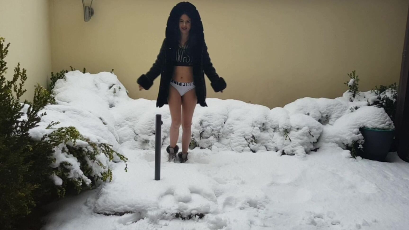 Deviousbrunette Snow Play Fight