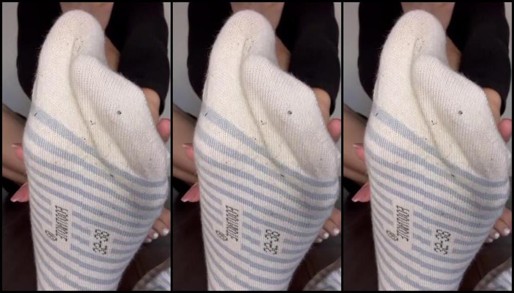 Sarina Jones Nicknamed Sarinajones 01 20 2024 Onlyfans Video Im Having These Dirty Striped Socks