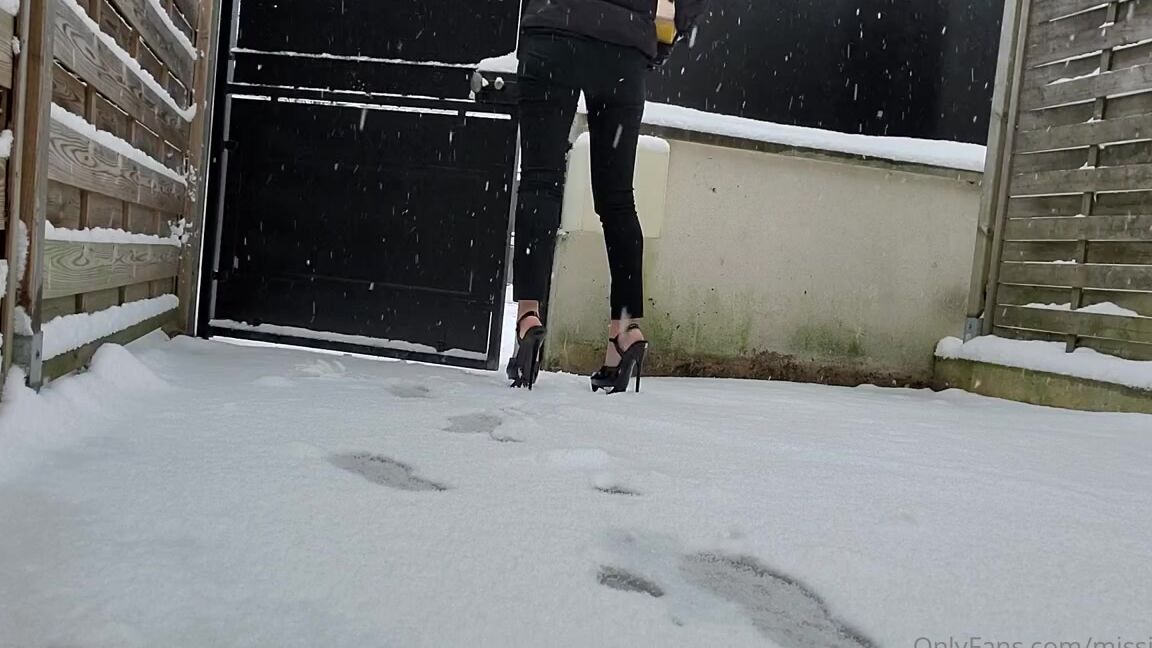 Maitresse Ivy Nicknamed Maitresseivy Onlyfans Small Steps In The Snow