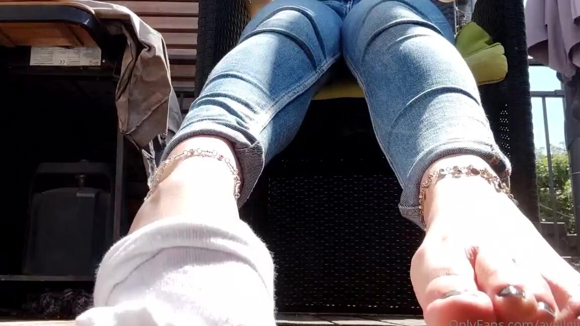 Ayellgirlfeet Nicknamed Ayellgirlfeet Onlyfans Imagine Toi Ici Entrain De Renifler Mes Chaussettes Et Les Retirer Imagine Yourself Smelling My 1