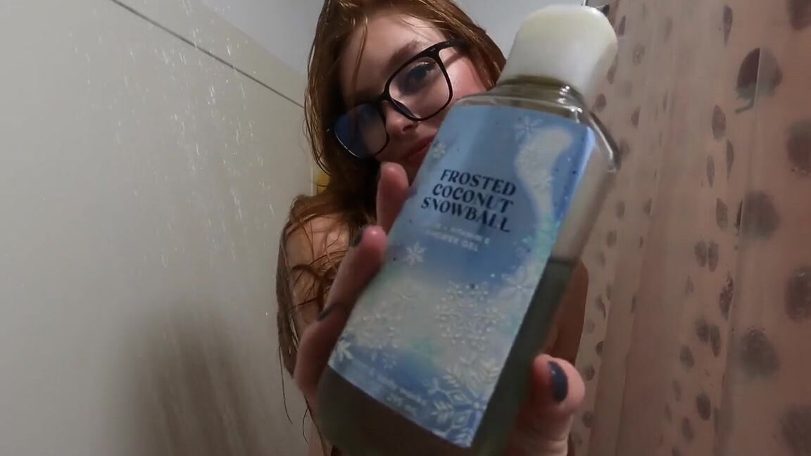 Zoe Strawberry Nicknamed Redxxxsuede Onlyfans Let S Play In The Shower