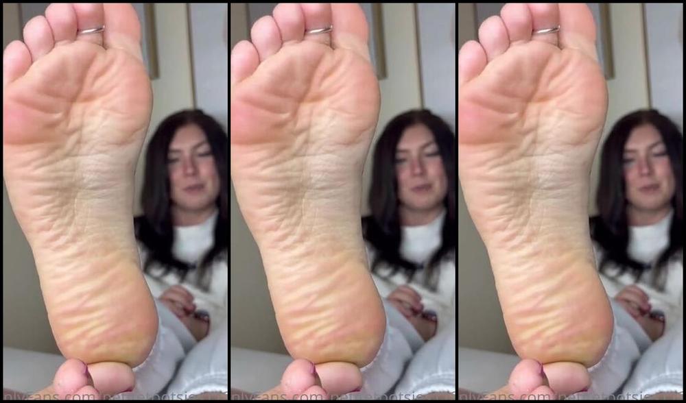 Petite Feet Penelope Aka Penelopestootsies739 Onlyfans The Bratty Popular Girl Makes You Worship Her Feet In Exchange You Get To Do All Of Her Work For