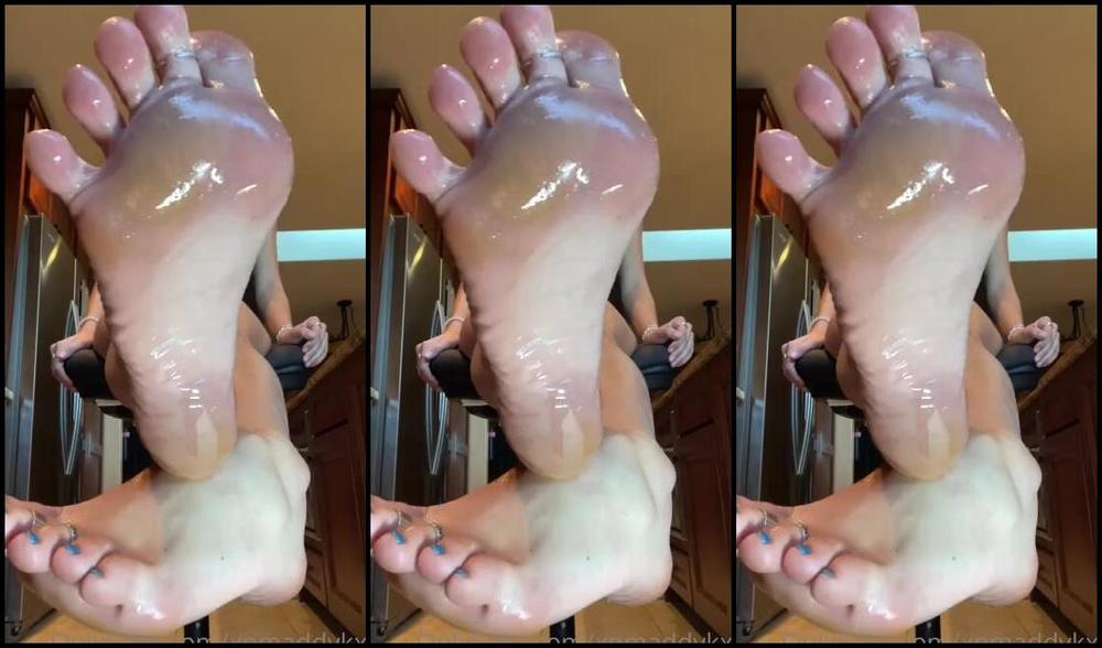 Goddess Kaylee Aka Xomaddykxo Onlyfans It S Still No Nut November And I Love Being A Brat To You As You Re On Your Knees For Me No You Re 8P