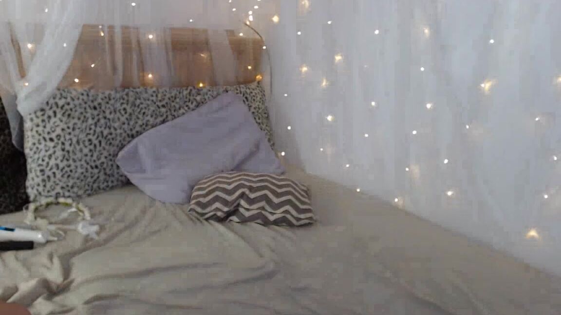 18 & 19 Yrs Old, Dildos, Double Vaginal, Girl Girl akgingersnaps babysitter gets rammed with strap on ManyVids