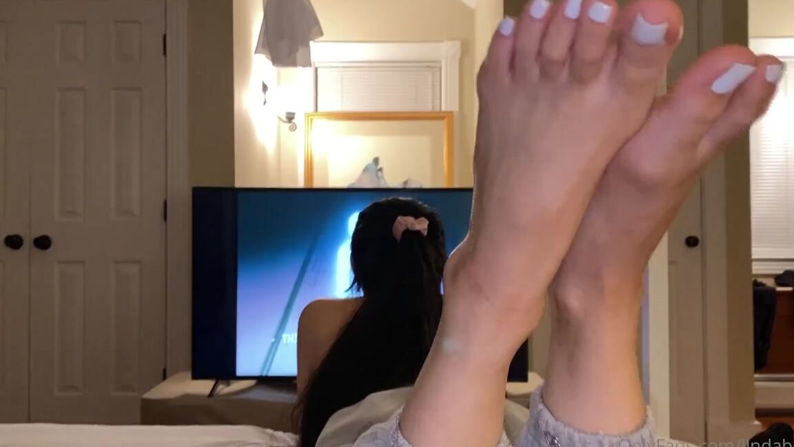 Lindabooxo Onlyfans Silky Soles Stinky Toesp