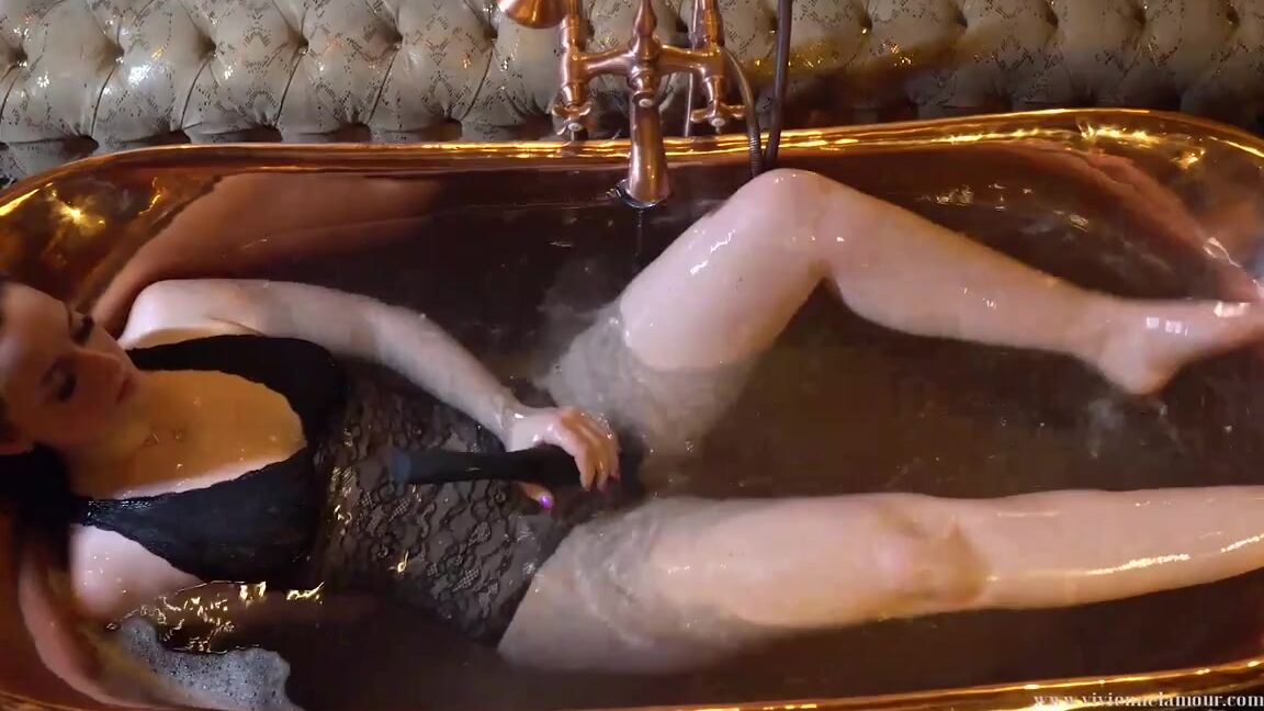 Vivienne L Amour Aka Vlproductionsuk Onlyfans Copper Bath Vibrator Masturbation Mistress Has A New Toy And Lets You Watch Her Enjoying It In Her