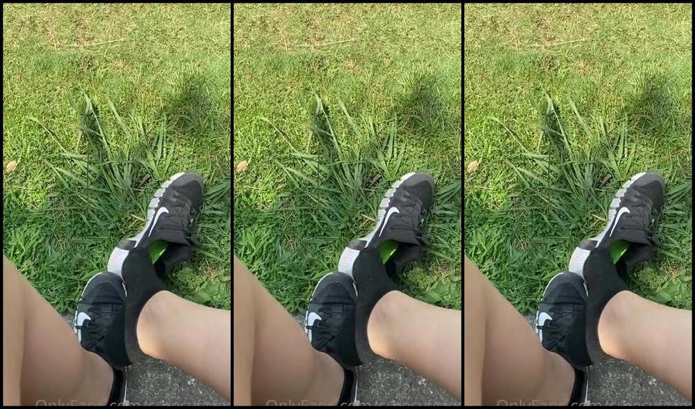 Goddessaylavip 08 13 2021 Onlyfans Video Its So Hot Out Here In Cali Had To Show Off My Sweaty Post Hike Feet O4