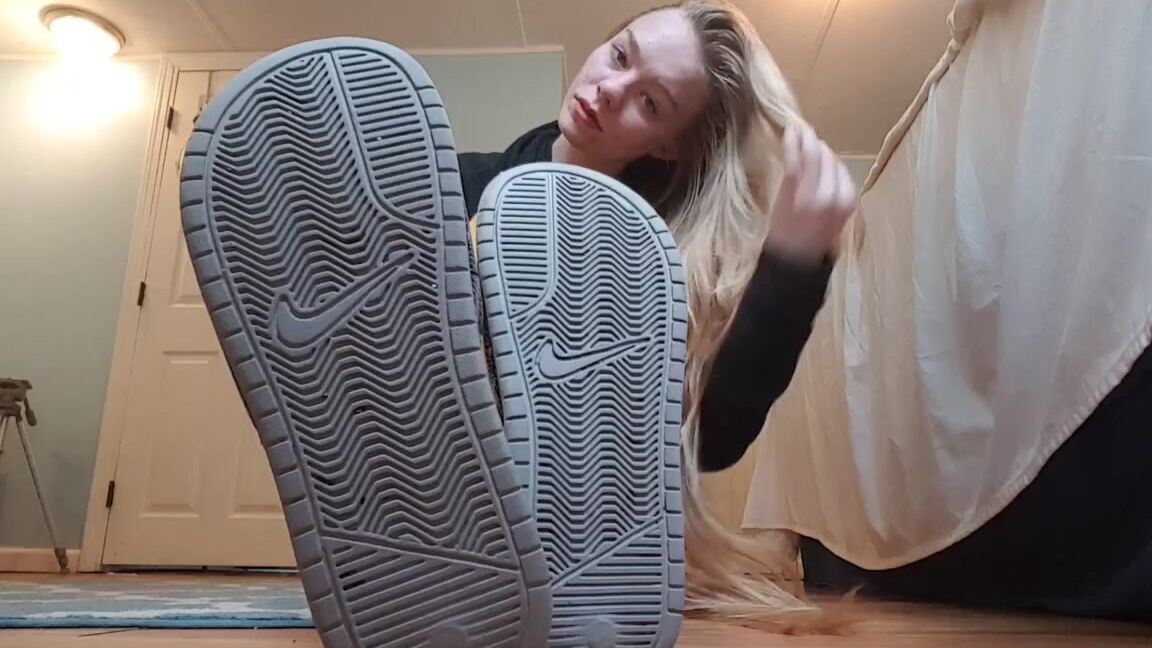 Sativa Skies Nicknamed Ogfeet Onlyfans Redecorating My Bedroom Then Ill Make New Clips And Get My Mojo Back Yeahh Babyy Yeahh If You