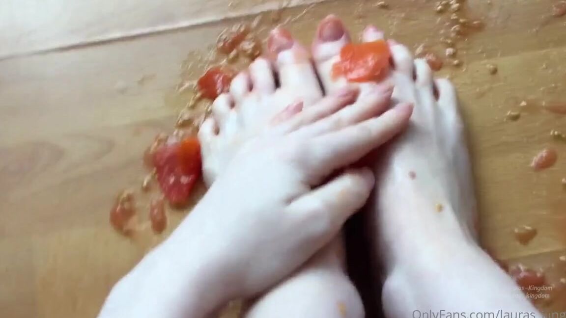 Lalalaura Nicknamed Lauras Kingdom 09 12 2022 Onlyfans Video Olivias Long Toenails Tomato Crush Olivia Returns With Long Toenails And Soft Feet